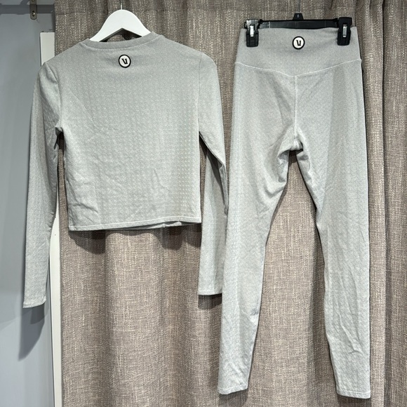 Vuori Pants - VUORI Textured Chilled Out houndstooth set leggings top